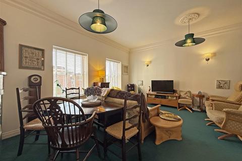 2 bedroom apartment for sale, Sandringham Court, Porthill, Shrewsbury