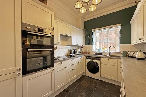 2 bedroom apartment for sale, Sandringham Court, Porthill, Shrewsbury