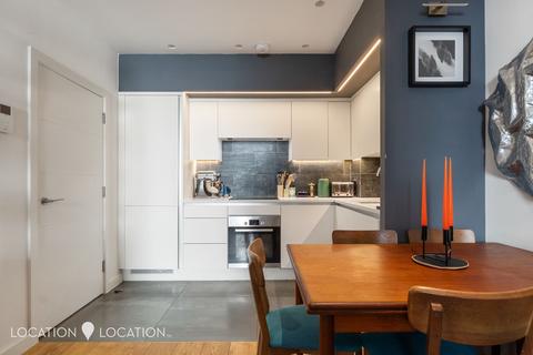 2 bedroom flat for sale, Andre Street, London, E8