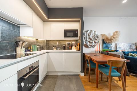 2 bedroom flat for sale, Andre Street, London, E8