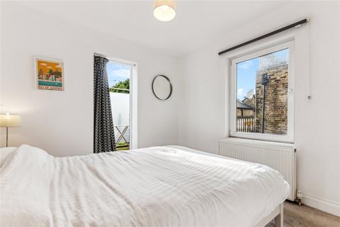 2 bedroom apartment for sale, Battersea Park Road, SW11