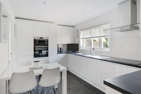 4 bedroom detached house for sale, Cavell Way, Epsom