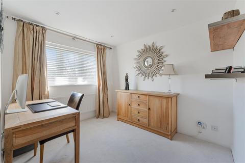 1 Cavell Way, Epsom, KT19 7DG