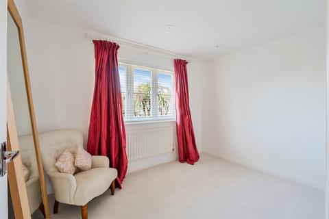 1 Cavell Way, Epsom, KT19 7DG