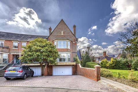 5 bedroom townhouse to rent, St Anns Park, Virginia Water