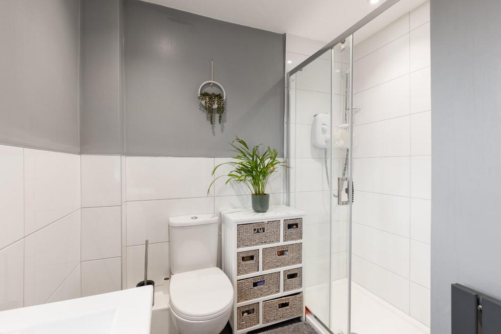 First floor en suite-2.jpg