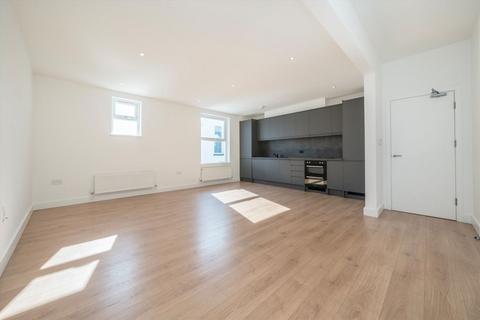 4 bedroom flat to rent, Broadway, London W13