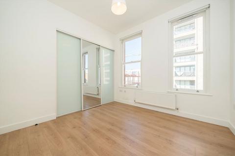 4 bedroom flat to rent, Broadway, London W13