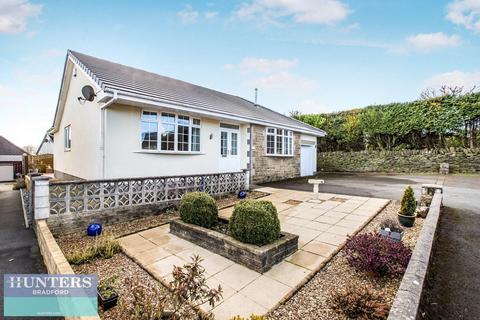 3 bedroom detached bungalow for sale, (SR) - Thorn Drive Queensbury, Bradford, West Yorkshire, BD13 2NX