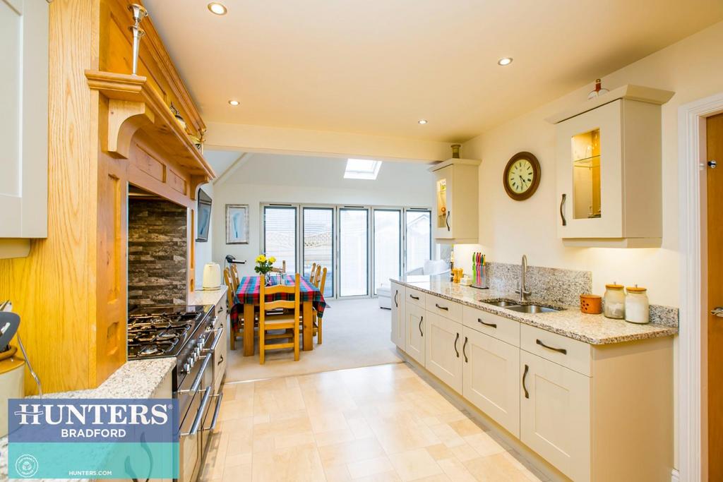 11 Thorn Drive kitchen 001 copy.jpg