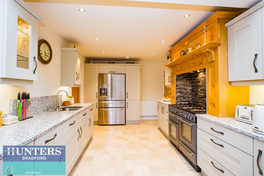 11 Thorn Drive kitchen 004 copy.jpg