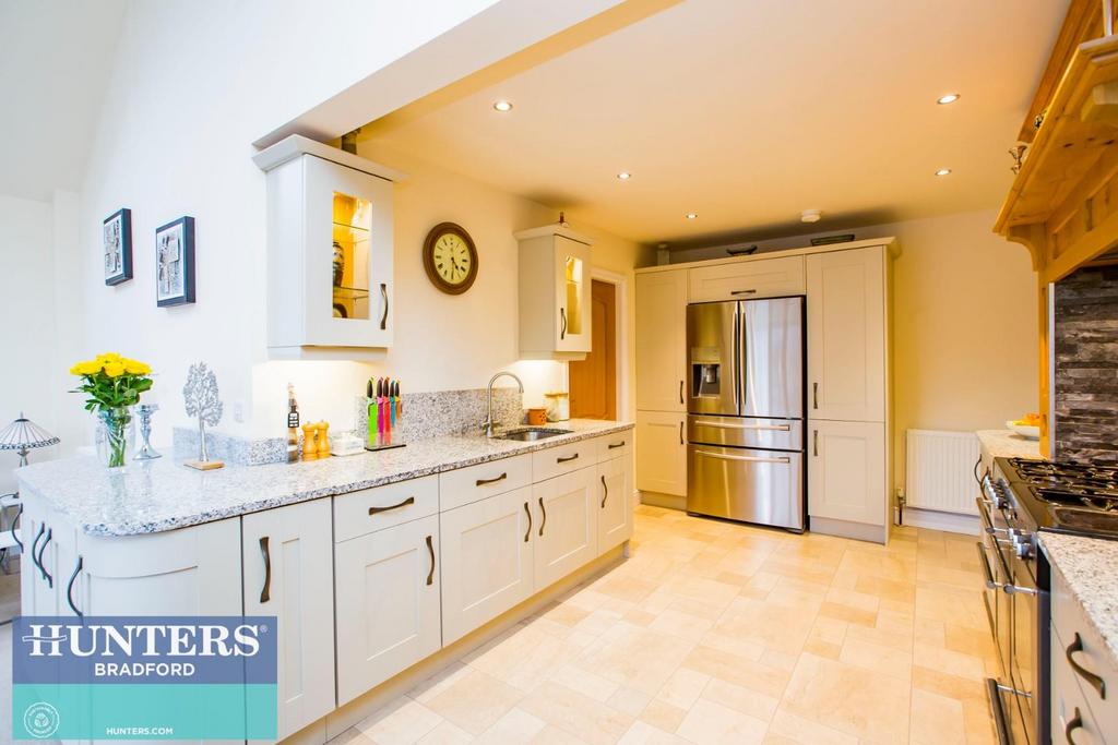 Z 11 Thorn Drive kitchen 005 copy.jpg