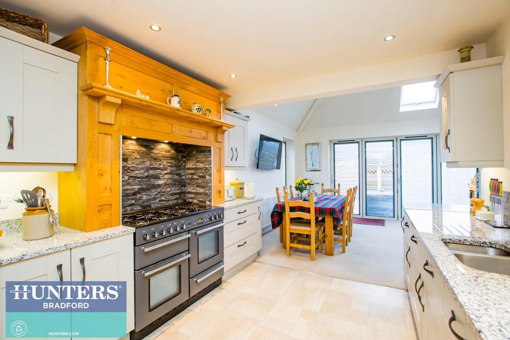 11 Thorn Drive kitchen 003 copy.jpg