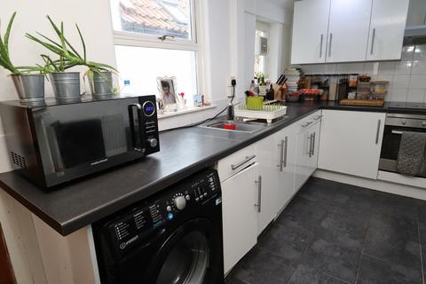 2 bedroom terraced house to rent, Wells Road, GLASTONBURY, Somerset