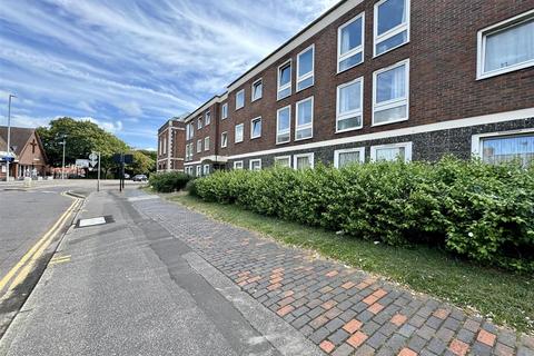 2 bedroom apartment to rent, New Orchard, Poole BH15