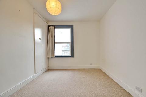 2 bedroom flat to rent, Sefton Park Road, St Andrews