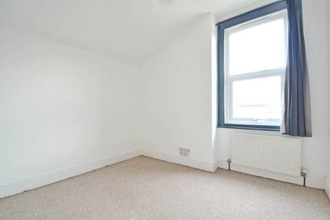 2 bedroom flat to rent, Sefton Park Road, St Andrews