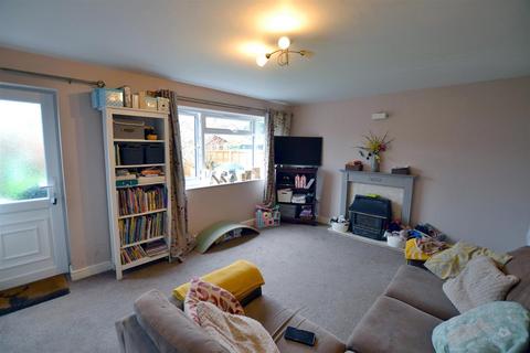 3 bedroom semi-detached house for sale, Buckfield Road, Leominster