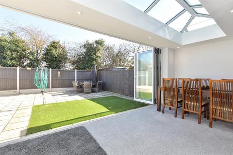 3 bedroom semi-detached house for sale, Karen Close, Wickford SS12