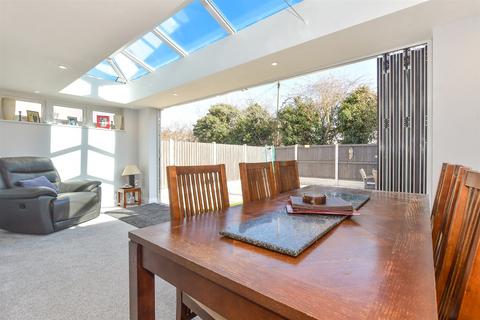 3 bedroom semi-detached house for sale, Karen Close, Wickford SS12