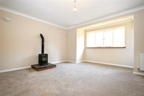 3 bedroom detached house to rent, Guildown Road, Guildford