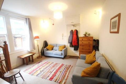 2 bedroom maisonette to rent, Two Bedroom Maisonette, Queens Road