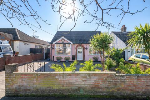 2 bedroom detached bungalow for sale, Grand Avenue, Pakefield