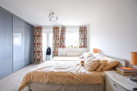 12 Wraysbury Drive, Yiewsley, West Drayton, UB7 7FL