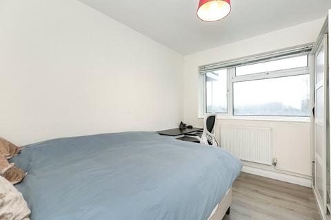 24 Commonwealth Road, Caterham, CR3 6LR