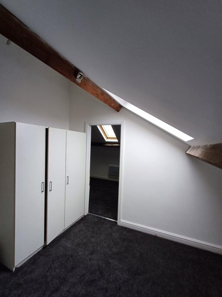 Bright and inviting double bedroom featuring sk...
