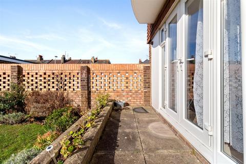2 bedroom flat for sale, Norfolk Court, Victoria Park Gardens, Worthing
