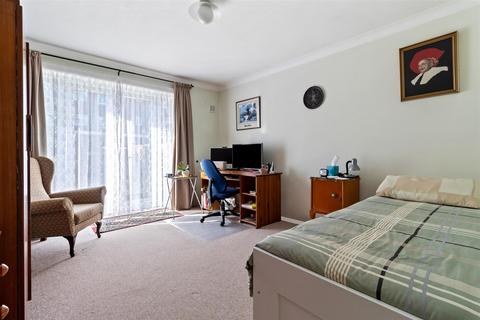 2 bedroom flat for sale, Norfolk Court, Victoria Park Gardens, Worthing