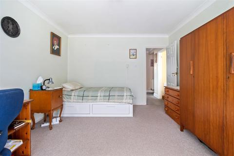 2 bedroom flat for sale, Norfolk Court, Victoria Park Gardens, Worthing