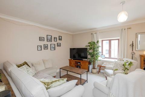 14/7 Duddingston Mills, Edinburgh, EH8 7NF