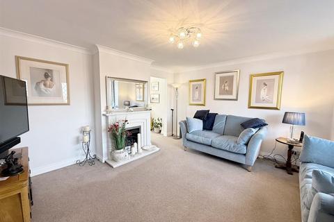 25 Saxton Drive, Sutton Coldfield, B74 4XZ
