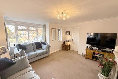 25 Saxton Drive, Sutton Coldfield, B74 4XZ
