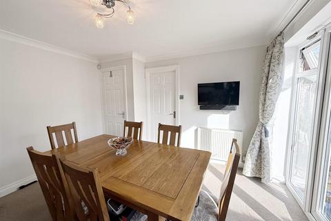 25 Saxton Drive, Sutton Coldfield, B74 4XZ