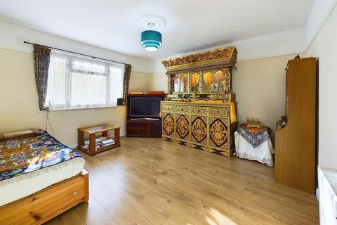 1 bedroom maisonette for sale, Southbourne Gardens, Ruislip HA4