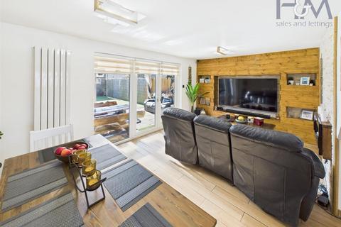 71 Raleigh Crescent, Stevenage, SG2 0EG