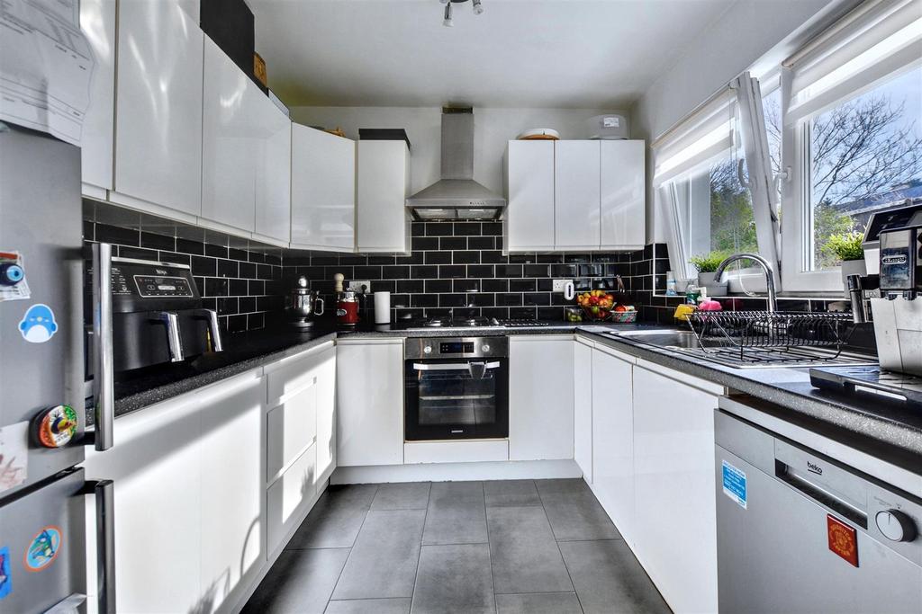 Kitchen 1.jpeg