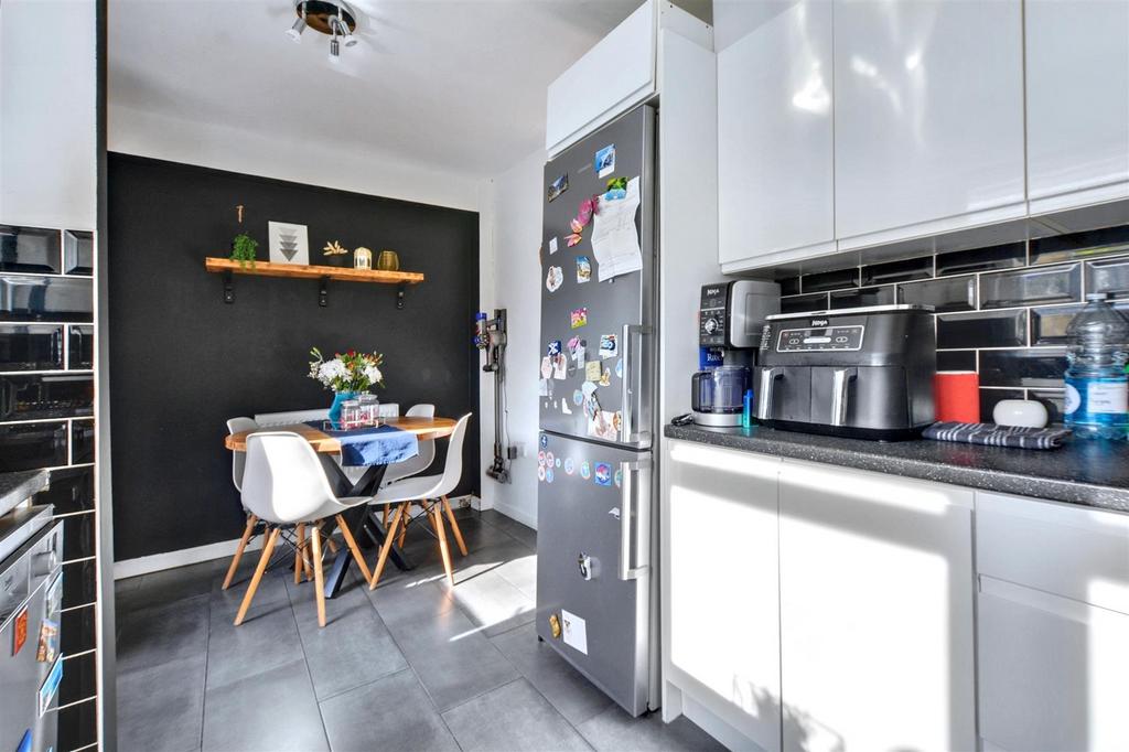 Kitchen 3.jpeg