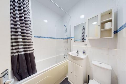 1 bedroom flat to rent, West Cromwell Road, London SW5