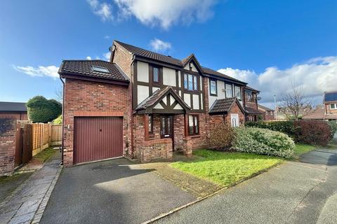 3 bedroom end of terrace house for sale, Little Aston Close, Macclesfield