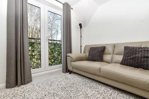 2 bedroom flat for sale, Pampisford Road, Purley, Surrey