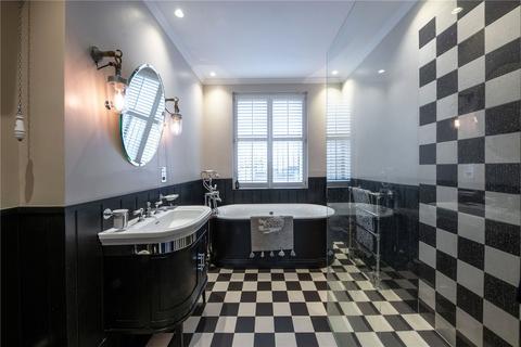 Flat 2, 2 Bedfordbury, London, WC2N 4BP
