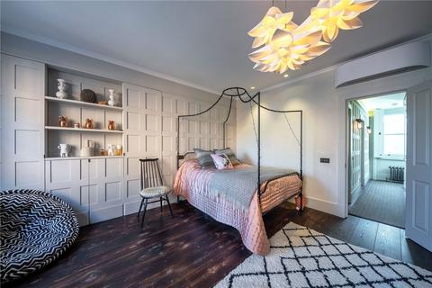 Flat 2, 2 Bedfordbury, London, WC2N 4BP