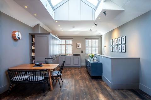 Flat 2, 2 Bedfordbury, London, WC2N 4BP