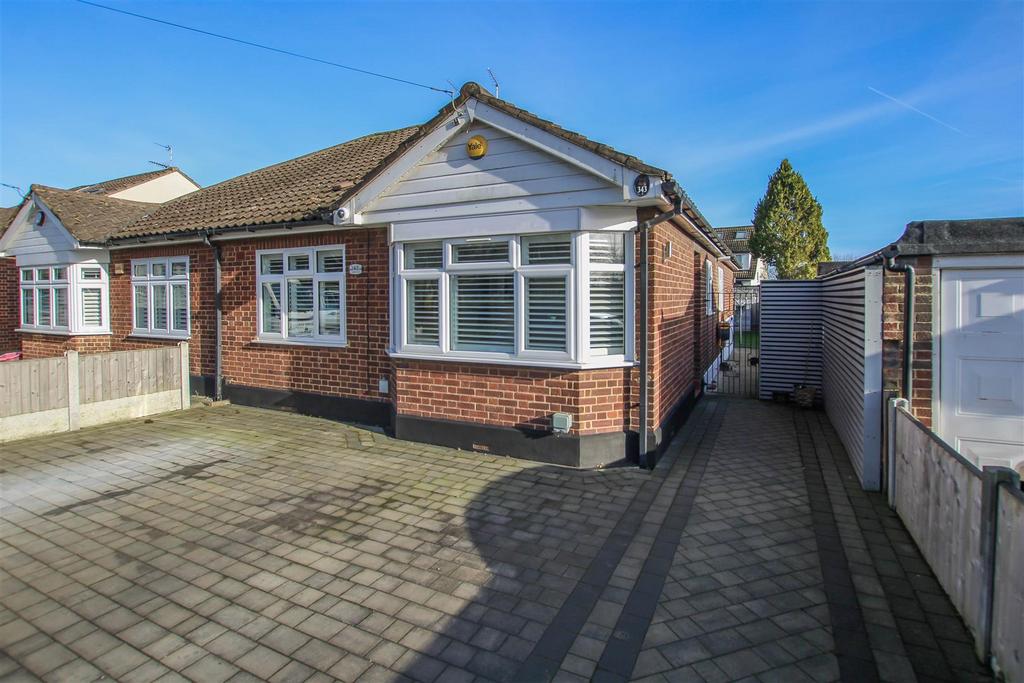 Ongar Road, Pilgrims Hatch, Brentwood 2 bed semi-detached bungalow for ...