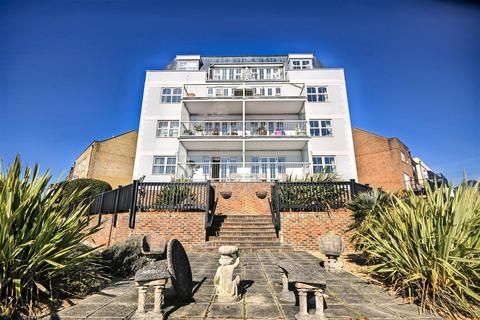 4 bedroom flat for sale, St. Lawrence Mews, Eastbourne