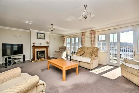 4 bedroom flat for sale, St. Lawrence Mews, Eastbourne